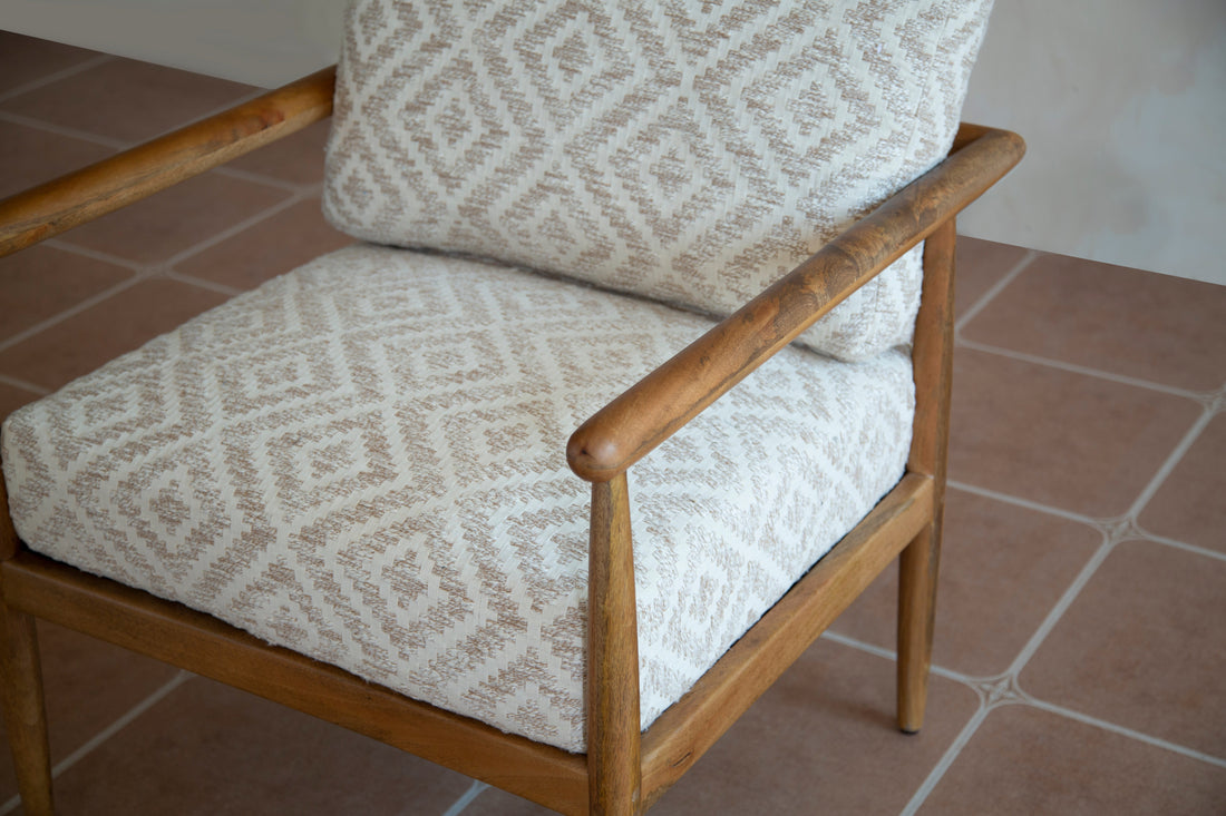 The Ultimate Guide to Choosing and Styling Accent Chairs